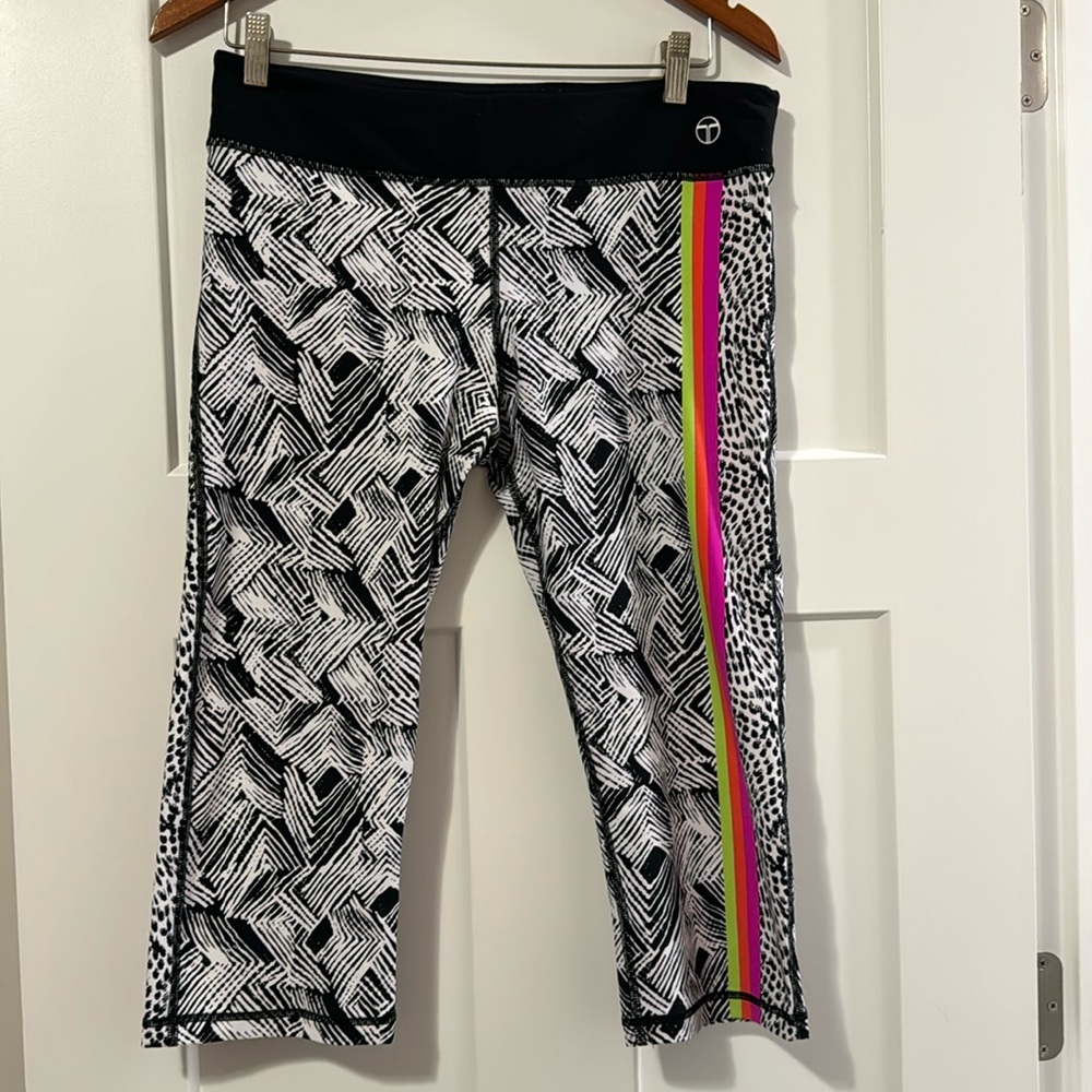 TRINA TURK recreation leggings size XL- knee length